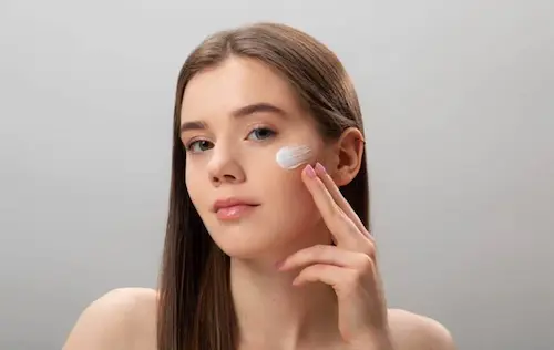 کرم مرطوب کننده برای پوست خشک 665431651