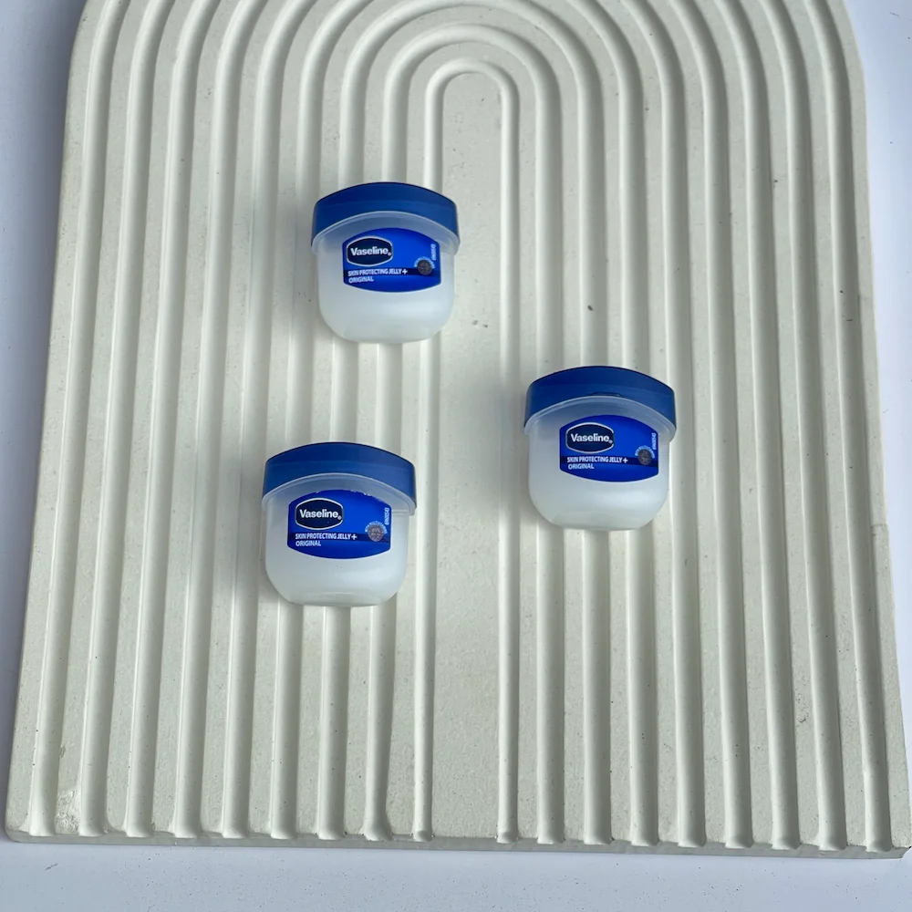 وازلین جیبی محافظت‌کننده پوست ژلی ۵.۵ میل 08498498